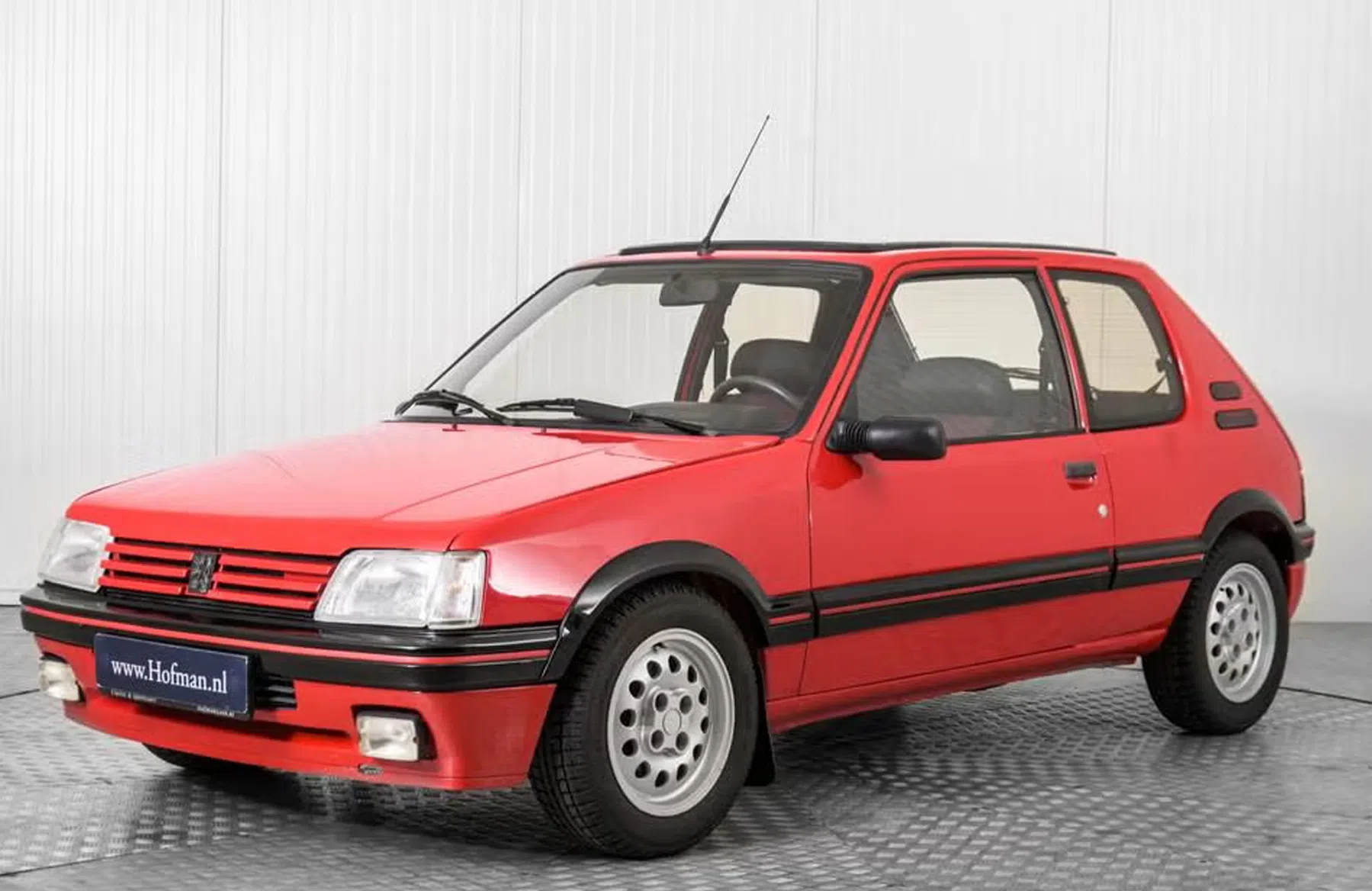 peugeot 205 GTI 1.6 rood